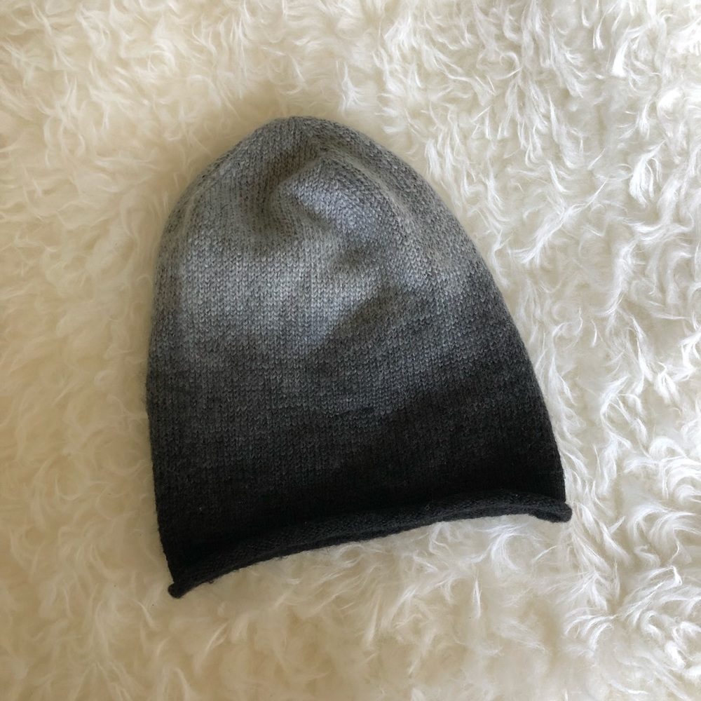 |  NWOT mossimo ombré beanie  |